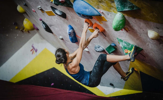 Bouldern für Anfänger: Wie du 2022 den perfekten Einstieg schaffst