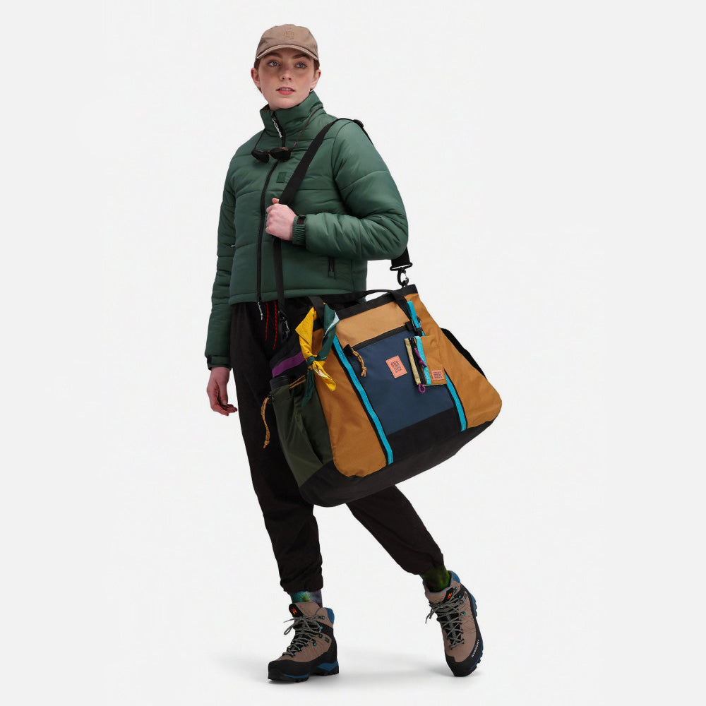 TopoDesigns-MountainGearBag-Lifestyle-01#farbe_khaki-ponde-blue